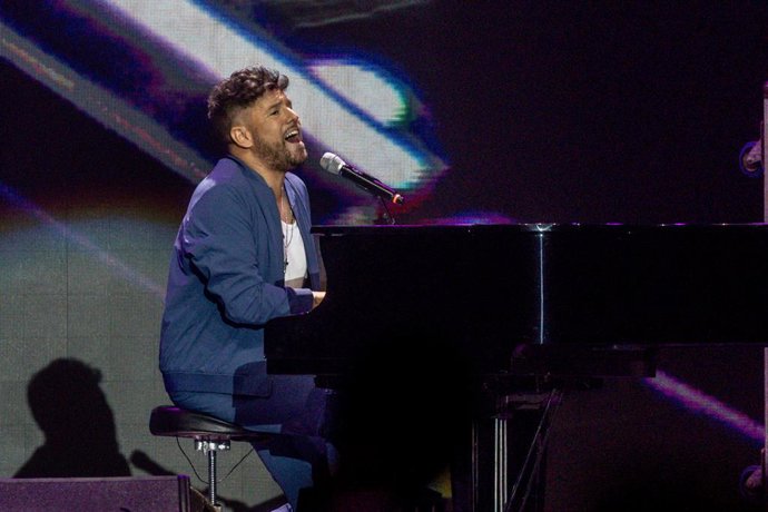 Archivo - El cantante Pablo López durante un concierto