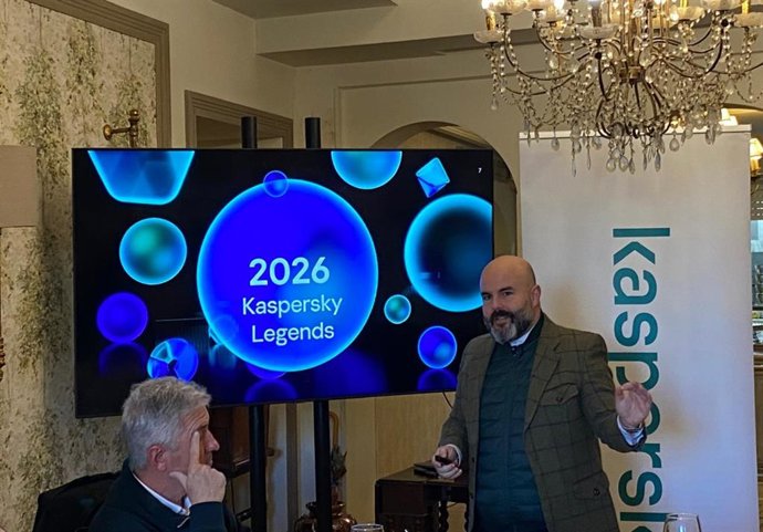 O diretor geral da Kaspersky Iberia, Óscar Suela, em uma reunião com a imprensa.