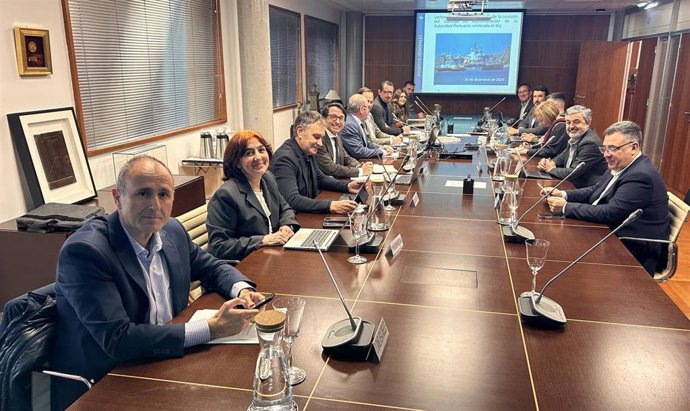El Consejo de Administración de la Autoridad Portuaria de Avilés, reunido este martes.