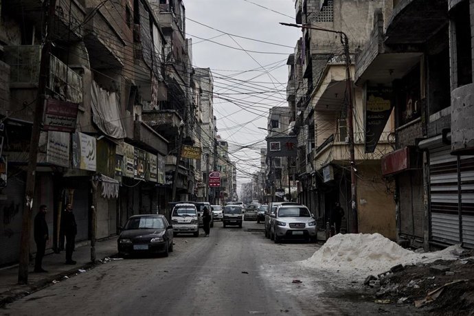 Archivo - Una calle en el centro de la ciudad siria de Raqqa, en el noreste del país