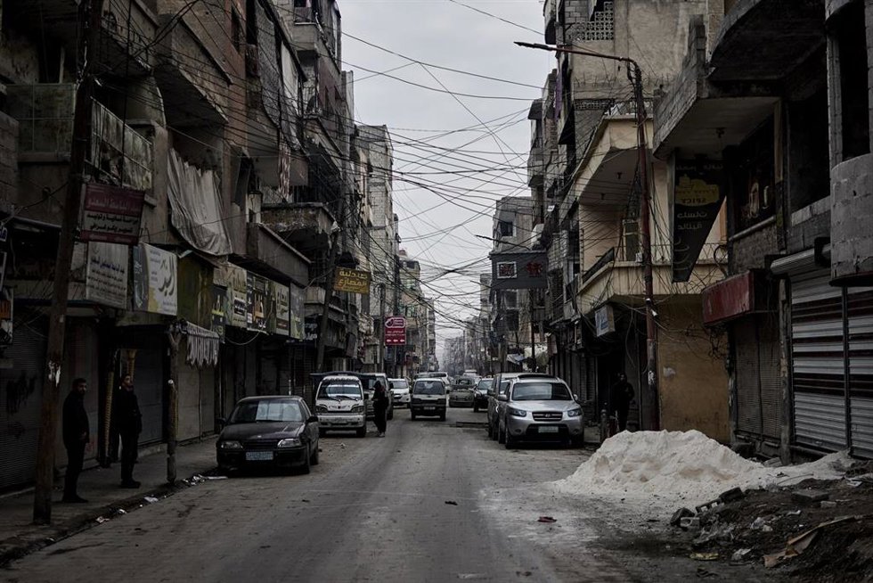 Archivo - Una calle en el centro de la ciudad siria de Raqqa, en el noreste del país