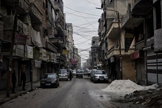 Archivo - February 10, 2025, Raqqa, Syria: Raqqa, February 10, 2025 - A street in the centre of Raqqa. Poverty remains widespread in the former capital of ISIS, which is still partly destroyed and disconnected from the rest of the world due to Rojava's is