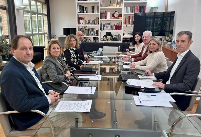 La consellera d'Educació, Cultura i Universitats, Carmen Ortí, reunida amb UCEV, Feceval i Cecap