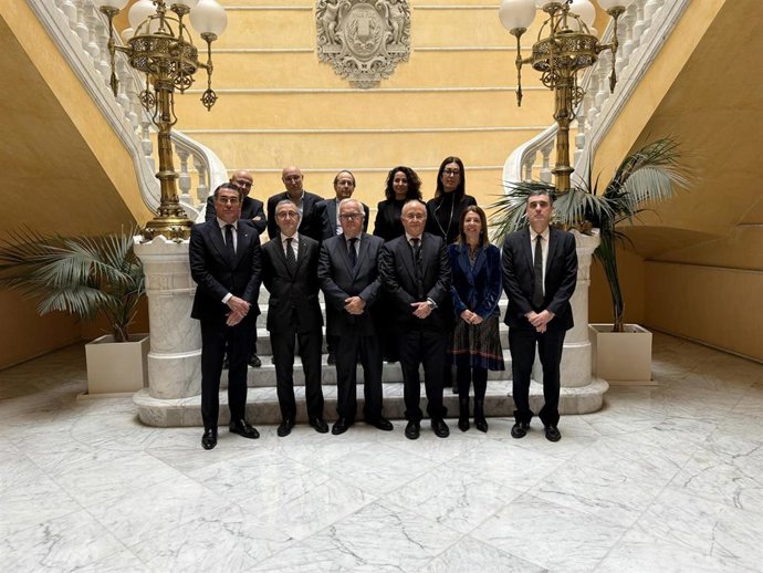 El Govern insta a "producir vivienda" y el Colegio Notarial pide proteger al propietario