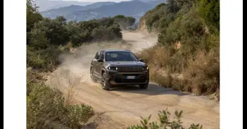 Jeep lanza su nueva oferta electrificada en el Compass, disponible desde 41.850 euros en España