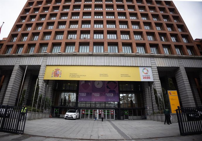 Archivo - Arquivo - Fachada do Ministério da Saúde, Juventude e Infância e Direitos Sociais e Agenda 2030, em 8 de março de 2024, em Madri (Espanha).