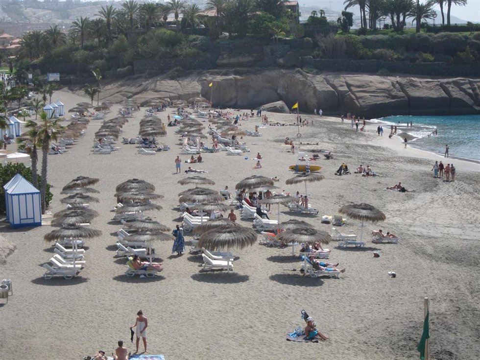 Archivo - Playa del Duque, en Tenerife