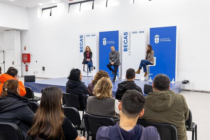 La Rinconada entrega 300 becas para estudiantes de Bachillerato y Ciclos Formativos