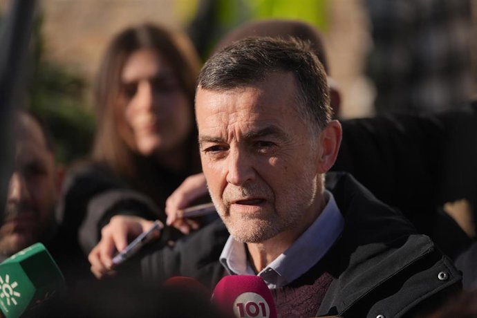El coordinador federal de IU, Antonio Maíllo, atiende a los medios de comunicación. A 19 de enero de 2026, en Córdoba (Andalucía, España). 