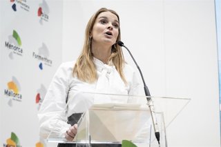 Archivo - La presidenta del Govern, Marga Prohens, interviene en el stand de las Islas Baleares, durante la primera jornada de la Feria Internacional de Turismo