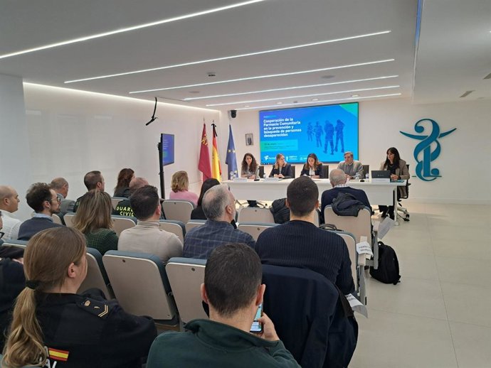 Sesión formativa impartida en Murcia sobre el programa para prevenir y actuar ante desapariciones desde las farmacias.