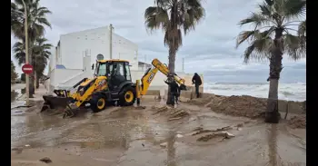 El mar engolix diverses platges de la Comunitat Valenciana i obliga a tancar alguns accessos a zones litorals i passejos