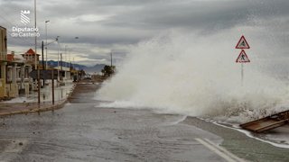 Archivo - La borrasca Harry provoca acumulación de nieve entre Torremiró y Fredes y un temporal marítimo en el litoral