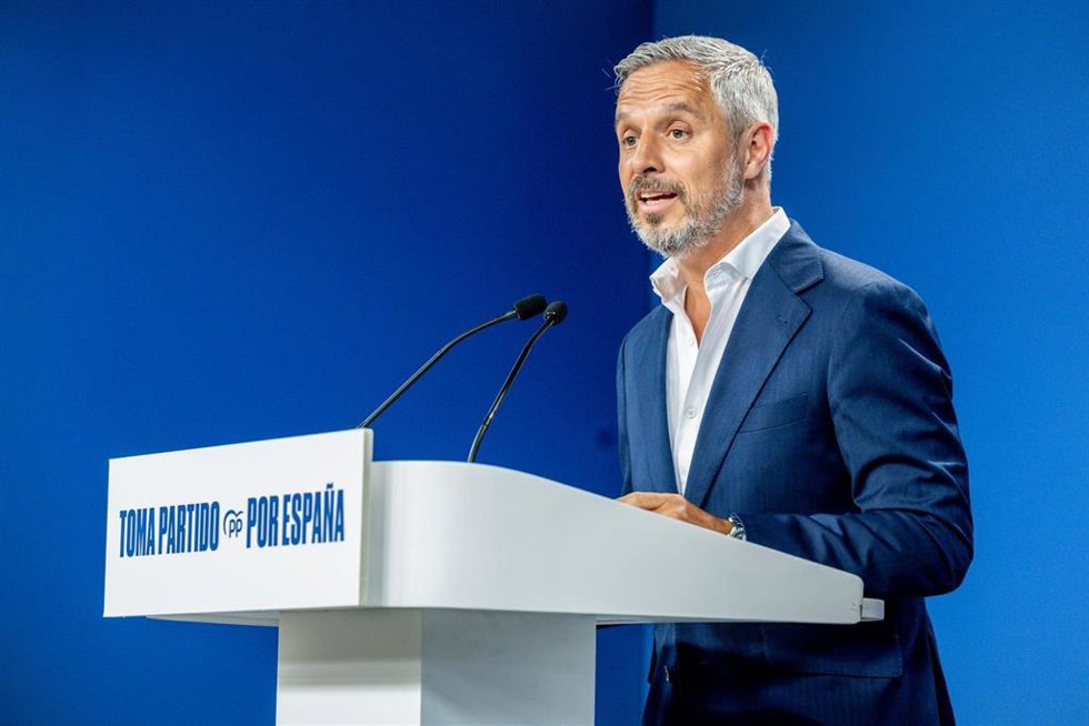 Archivo - El vicesecretario de Hacienda, Vivienda e Infraestructuras del PP, Juan Bravo, durante una rueda de prensa, en la sede del PP, a 11 de agosto de 2025, en Madrid (España). Bravo ha presentado las iniciativas del Partido Popular en materia de vi