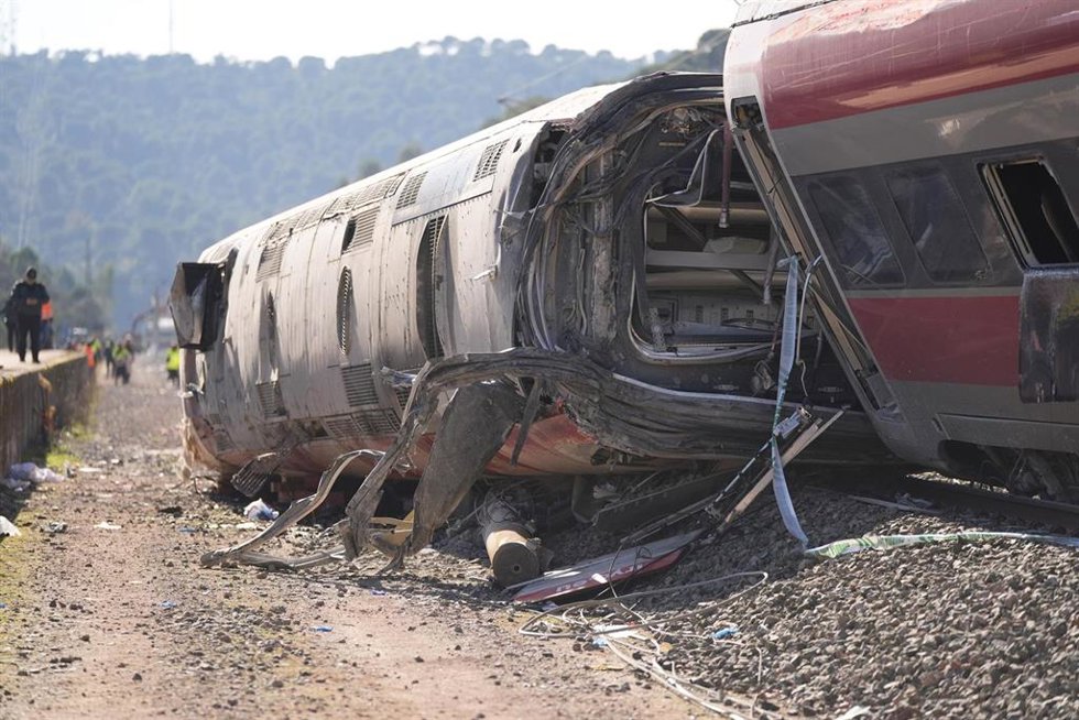 Uno de los vagones del tren de Iryo que descarriló, a 20 de enero de 2026, en Adamuz, Córdoba, Andalucía (España).
