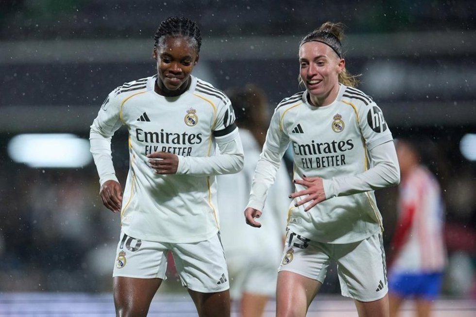 Linda Caicedo y Eva Navarro celebran el 3-0 en el Real Madrid-Atlético de Madrid de la Supercopa de España 2026