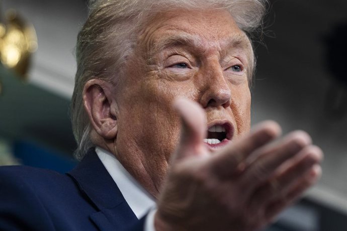 20 de janeiro de 2026, Washington, Distrito de Columbia, EUA: O presidente dos EUA, Donald Trump, realiza uma coletiva de imprensa com repórteres na Casa Branca, em Washington, DC, EUA, em 20 de janeiro de 2025. Trump falou sobre as prisões realizadas pel