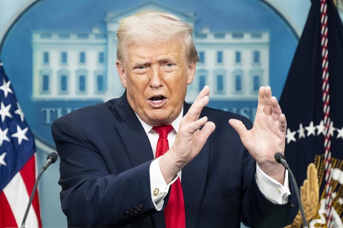 20 de janeiro de 2026, Washington, Distrito de Columbia, EUA: O presidente DONALD TRUMP discursa em uma coletiva de imprensa na Sala de Imprensa da Casa Branca, em Washington, D.C.