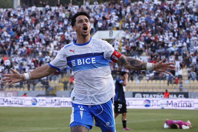 Futbol, Huachipato vs Universidad Catolica. Semifinal Supercopa 2026. El jugador de Universidad Catolica Fernando Zampedri celebra tras marcar un gol contra Huachipato durante la semifinal de la Supercopa disputada en el estadio Sausalito de Vina del