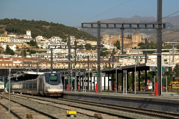 Adif reduce temporalmente la velocidad máxima en la línea Madrid-Barcelona ante los avisos de maquinistas