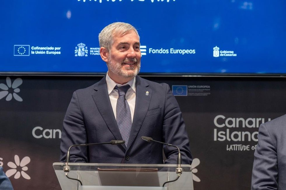 Archivo - El presidente de Canarias, Fernando Clavijo, en la inauguración del stand de Canarias en Fitur