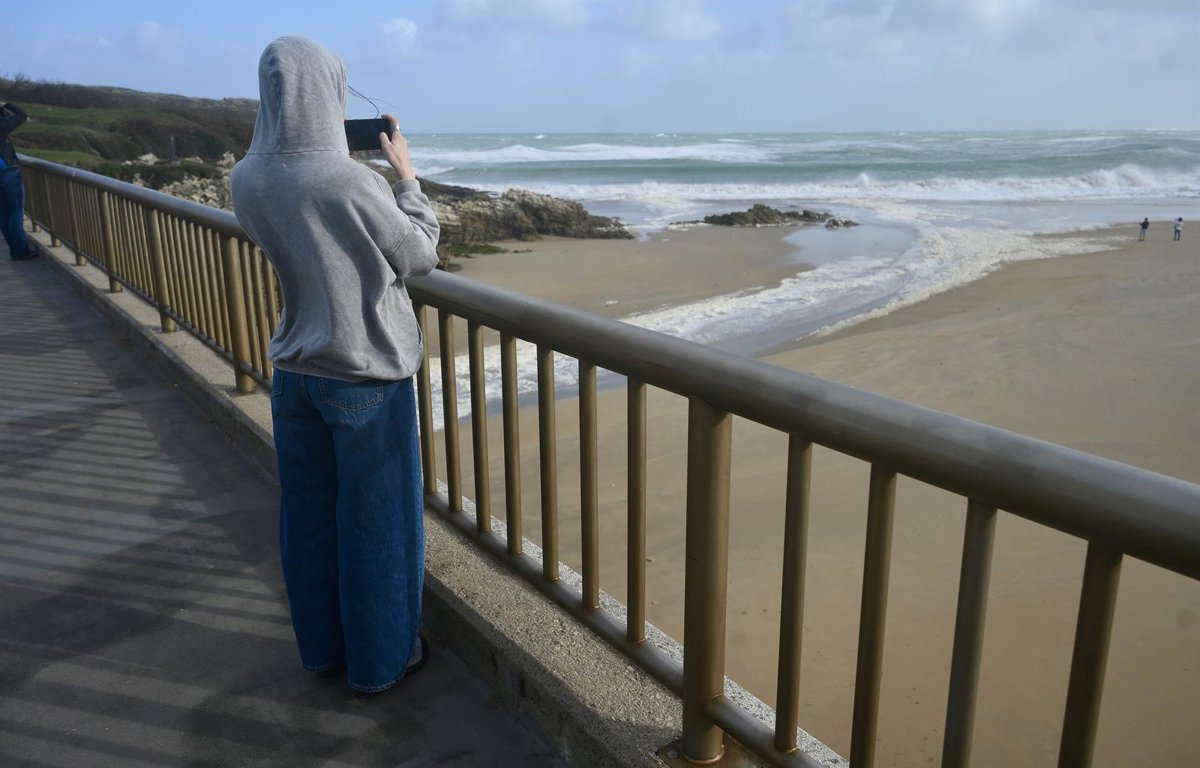 Cantabria estará desde hoy hasta el viernes en aviso por costeros y hasta la medianoche del jueves por viento