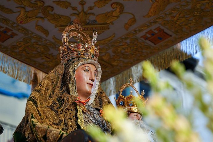 Archivo - La Virgen de los Reyes por las calles de Sevilla. 