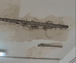 Una de las goteras aparecidas en un aula del CEIP Ses Quarterades.