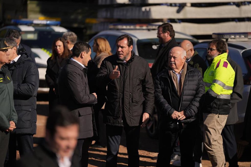 El ministro de Transporte y Movilidad Sostenible, Óscar Puente, en Adamuz (Córdoba) tras el accidente ferroviario
