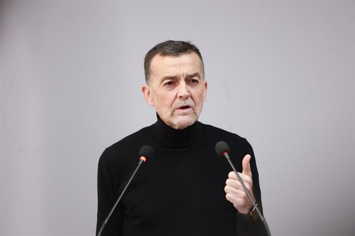 El coordinador federal de Izquierda Unida y candidato de Por Andalucía a la presidencia de la Junta de Andalucía, Antonio Maíllo interviene durante la rueda de prensa. A 12 de enero de 2026, en Sevilla (Andalucía, España). 