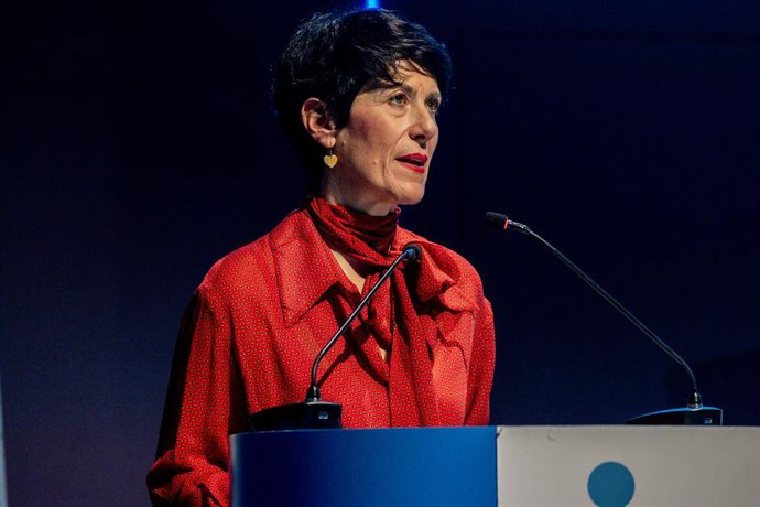 Archivo - La ministra de Inclusión, Seguridad Social y Migraciones, Elma Saiz, inaugura la cuarta edición del 'Forum on the Future of the EU 2025', organizado por Equipo Europa, a 14 de noviembre de 2025, en Madrid (España). El foro es un evento donde jóv