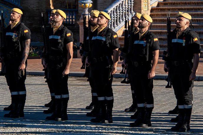 Miembros de la UME durante la parada militar celebrada en la Plaza de España de Sevilla con motivo de la Pascua Militar, a 6 de enero de 2026 en Sevilla, España