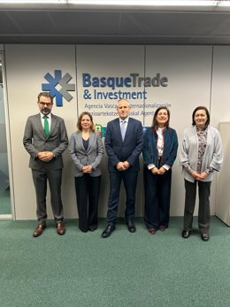 Eusko Jaurlaritzako Industria Saileko eta Espainiako Merkataritzako Estatu Idazkaritzako ordezkariak