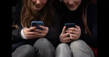 Expertos publican un vademécum para la salud mental de los alumnos: "Sustituir la parte humana con máquinas no funciona"