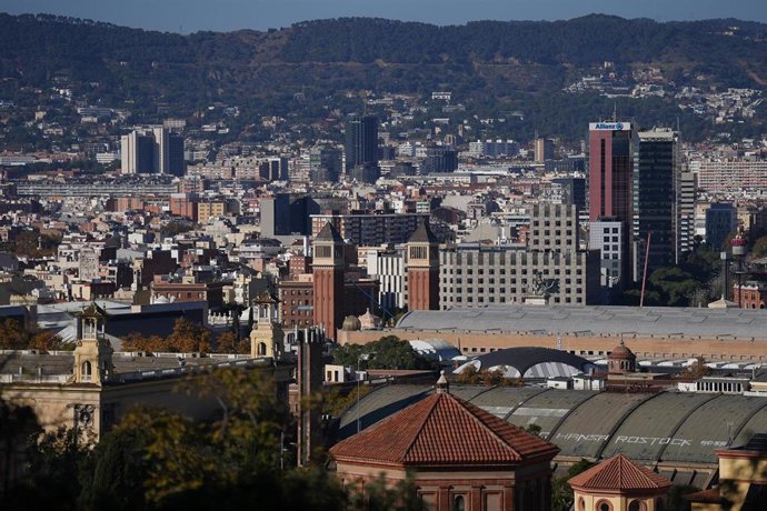 Archivo - Vistas de la ciudad de Barcelona desde el mirador de la Fundación Joan Miró, a 3 de diciembre de 2025, en Barcelona, Catalunya (España).