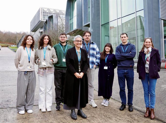 Equipo de María Dolores Mayán Santos, del Centro de Investigación en Nanomateriais e Biomedicina (Cinbio) de la Universidade de Vigo