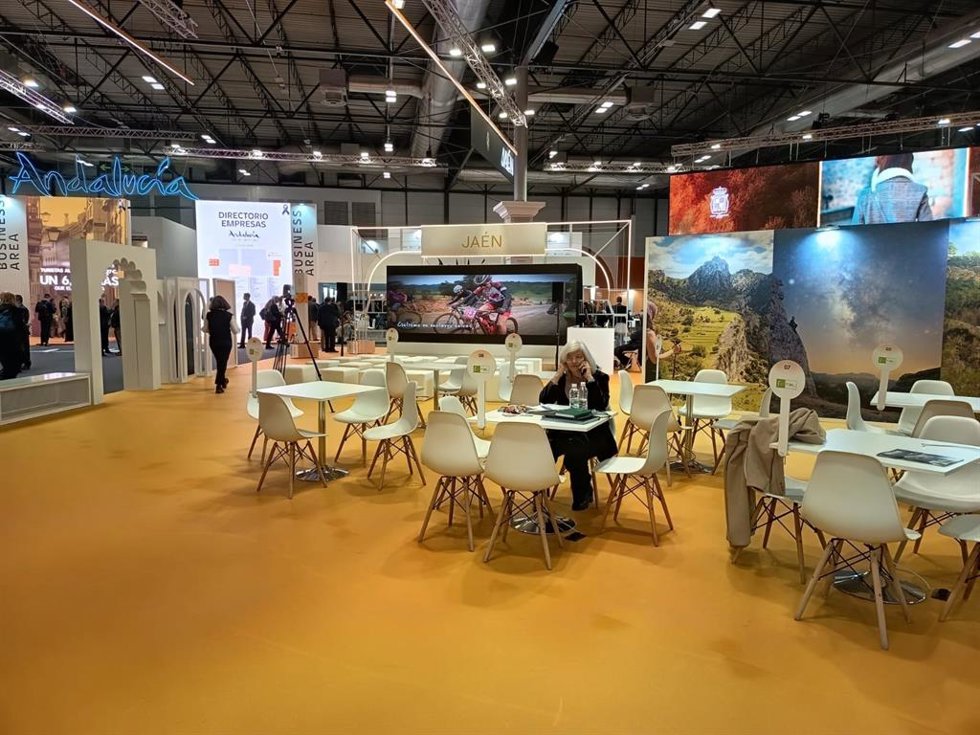 Una de las zonas expositoras contiguas a la que ocupa la provincia de Sevilla en el pabellón 5 de Ifema.
