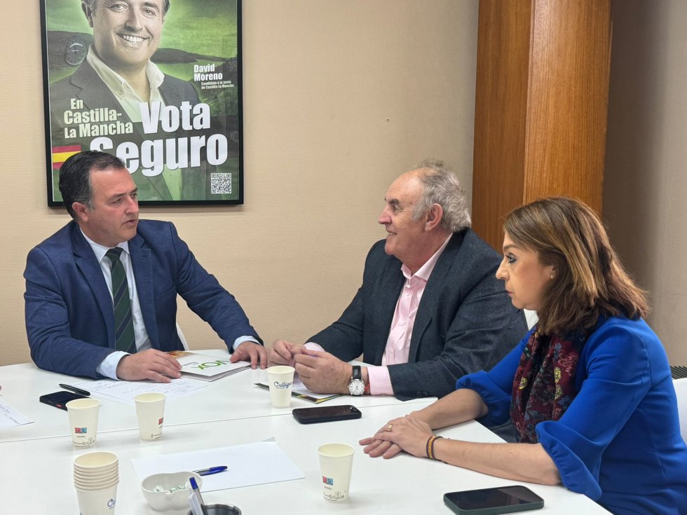 El presidente del Grupo Parlamentario Vox, David Moreno, en su reunión con responsables de Asaja.
