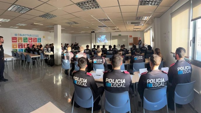 Más de 200 alumnos inician el curso básico de capacitación para ejercer como policía local en Baleares.