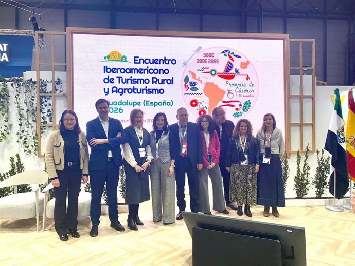 Autoridades tras la presentación del XI Congreso Iberoamericano de Turismo Rural y Agroturismo reunirá en Guadalupe a 22 países, en Fitur
