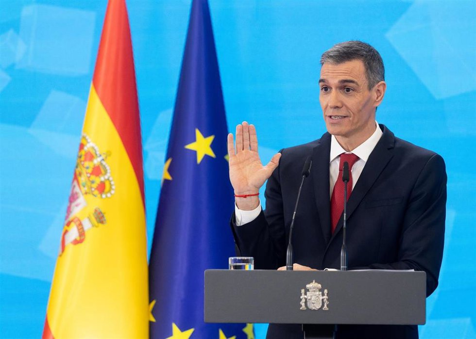 Archivo - El presidente del Gobierno, Pedro Sánchez, durante una rueda de prensa, en el Palacio de la Moncloa, a 15 de diciembre de 2025, en Madrid (España).