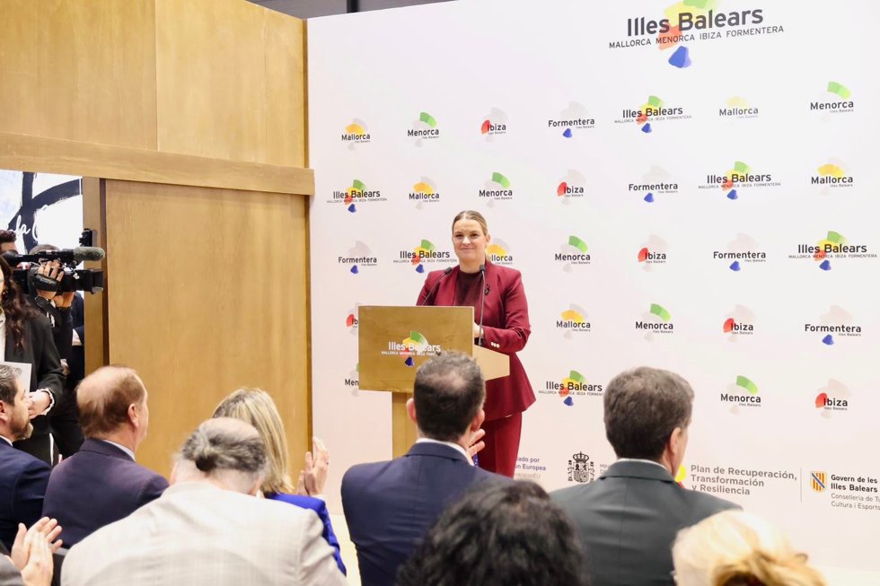 La presidenta del Govern, Marga Prohens, durante su comparecencia en Fitur. 