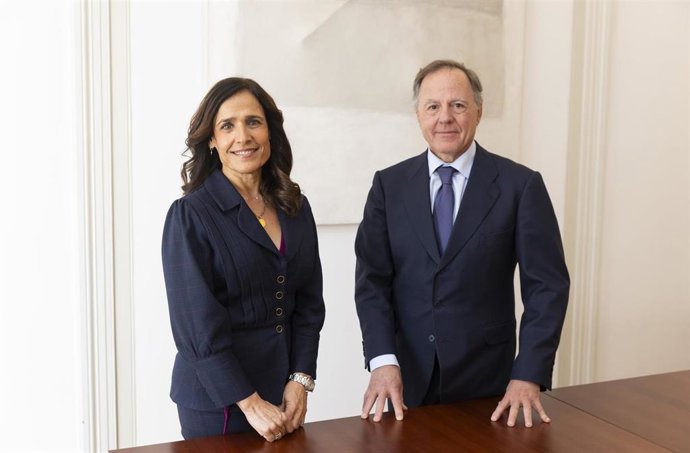 La consejera delegada de Nazca Capital, Cela Pérez-Beato, y el presidente ejecutivo, Carlos Carbó.