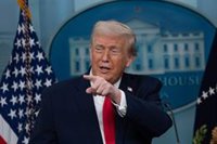 El avión de Trump llega a Suiza con varias horas de retraso tras un problema "menor" en el Air Force One