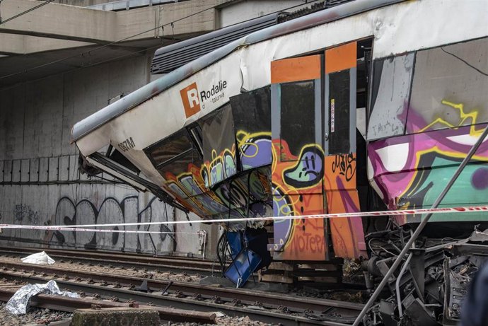 El tren accidentado en Gelida (Barcelona).