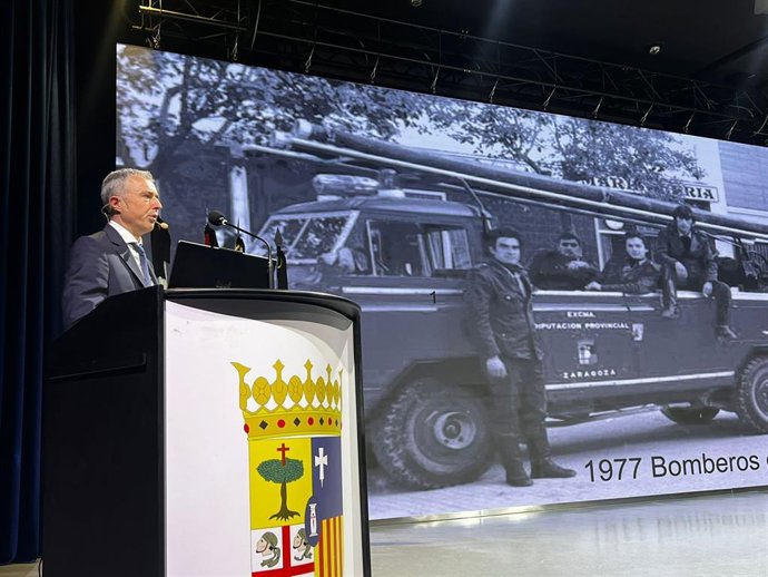 El inspector jefe del Servicio Provincial de Extinción de Incendios de la Diputación Provincial de Zaragoza (DPZ), Raúl Aguilar, en el acto en conmemoración del 50 aniversario del Cuerpo.