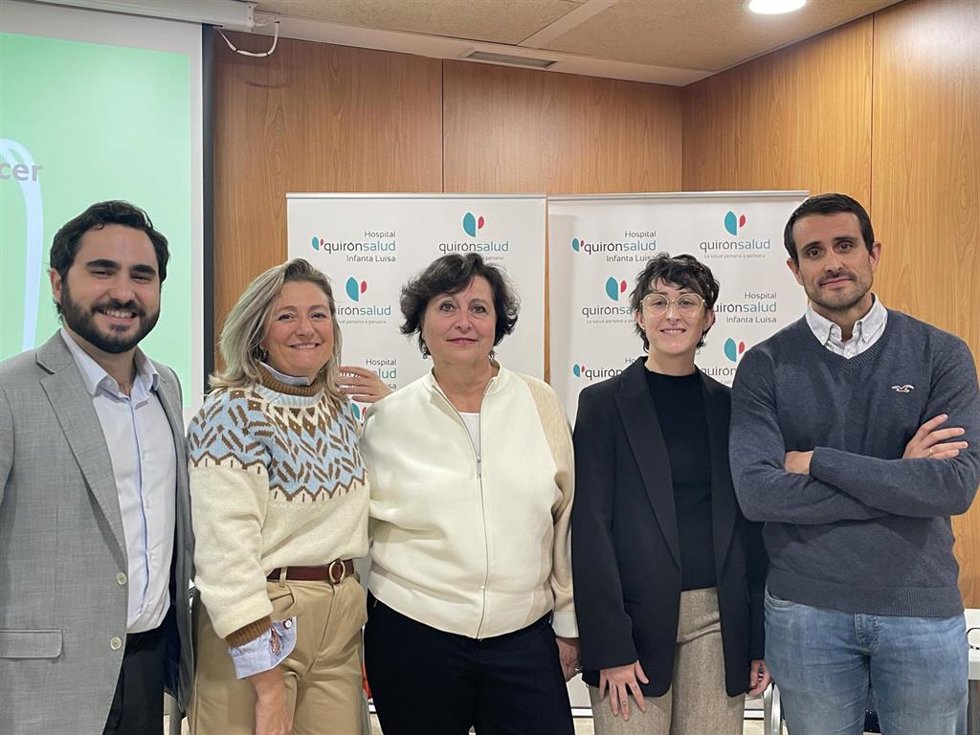 Especialistas y doctores del Hospital Quirónsalud Infanta Luisa de Sevilla.