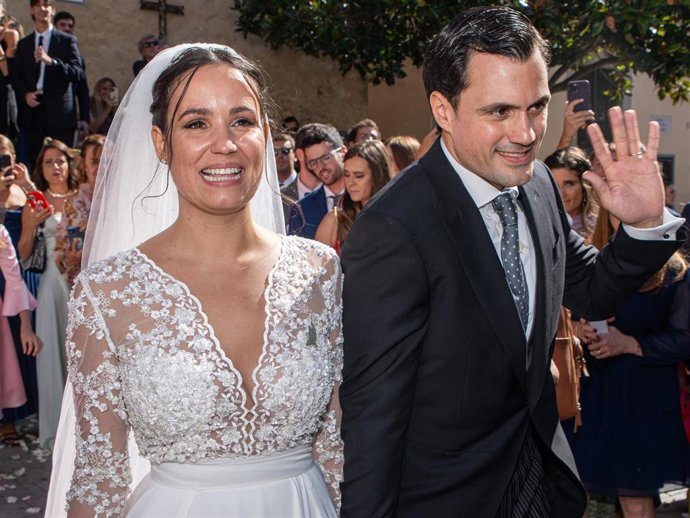 Archivo - Carolina Monje y Álex Lopera el día de su boda el 7 de octubre de 2023
