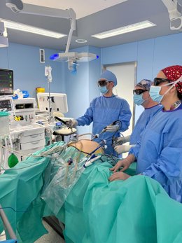 La cirugía laparoscópica 3D aumenta la precisión y disminuye el riesgo y el tiempo quirúrgico en operaciones complejas