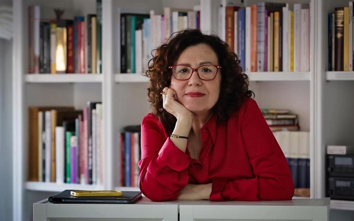 La APCR concede a la periodista Laura Espinar su sexta insignia de oro.